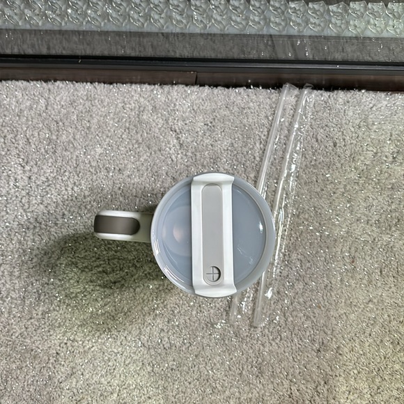 Mardi Gras 40 ounce tumbler with two straws! - Picture 2 of 4